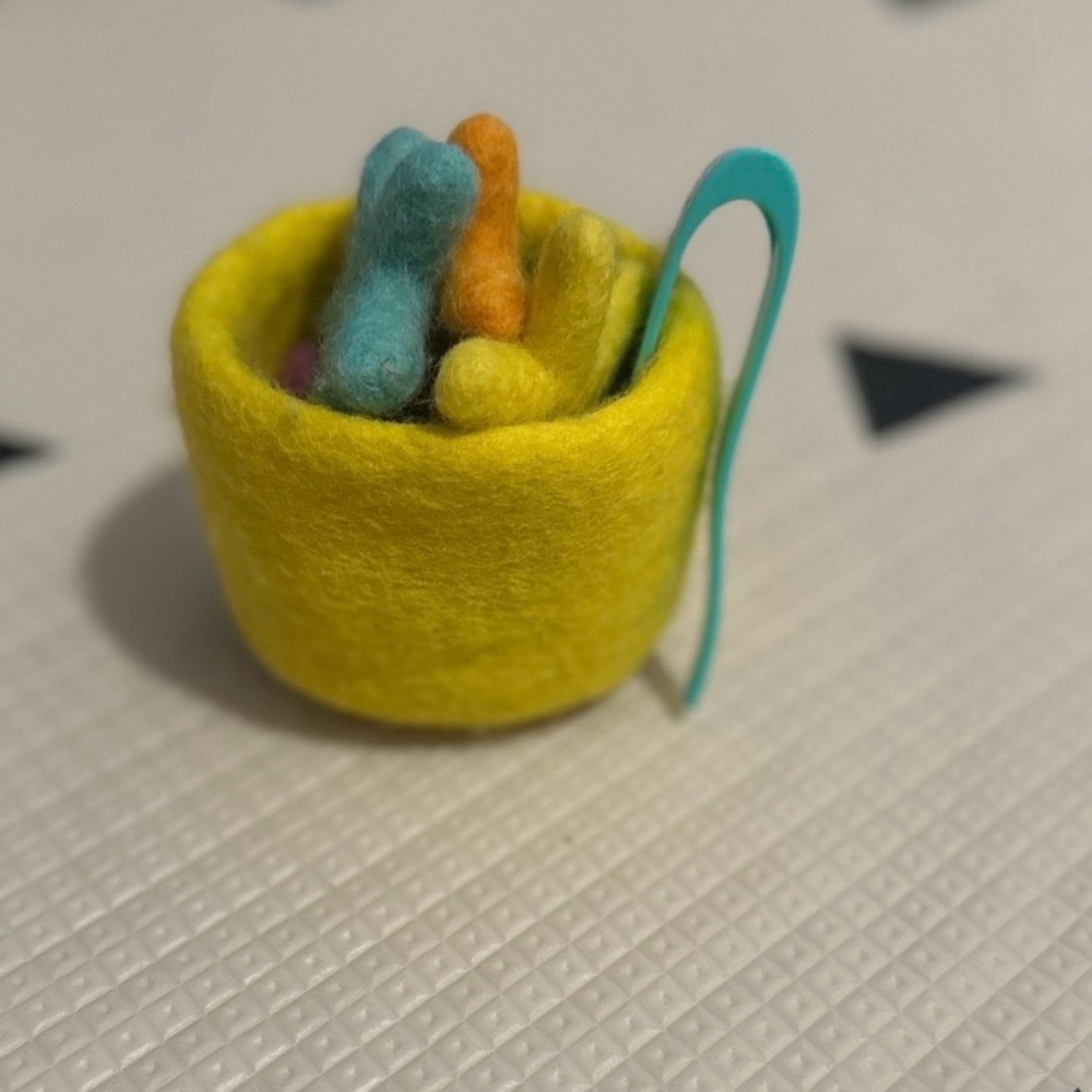 Transfer Tweezers & Felt Stars from the Lovevery "The Companion" Play Kit EUC